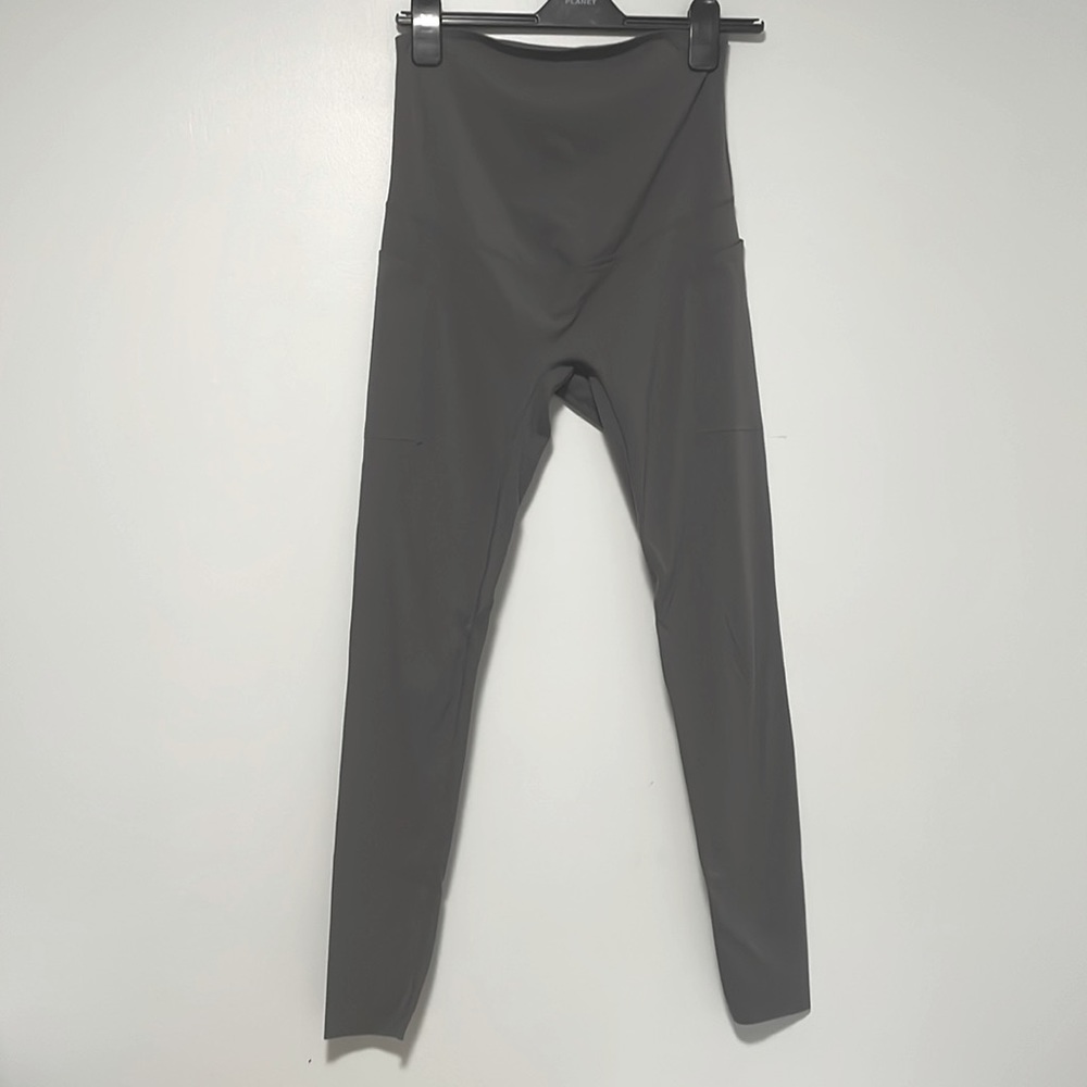 Maacie | For Moms To Be comfy & Stylish Pocket Maternity Gray Leggings